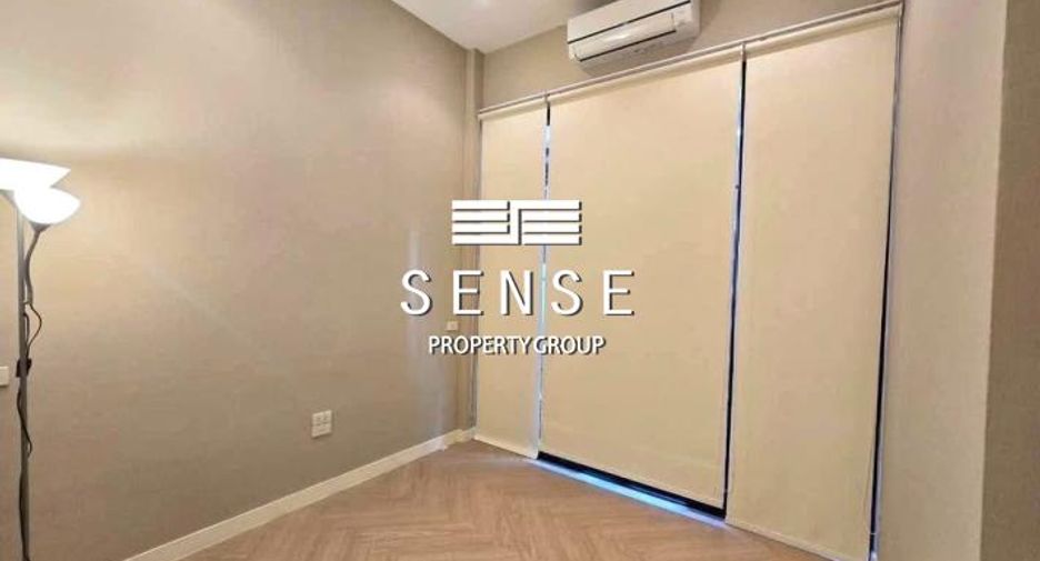 For rent 3 bedrooms townhouse in Watthana, Bangkok