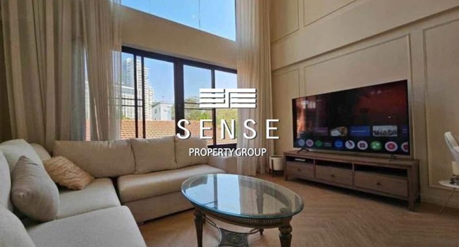 For rent 3 bedrooms townhouse in Watthana, Bangkok