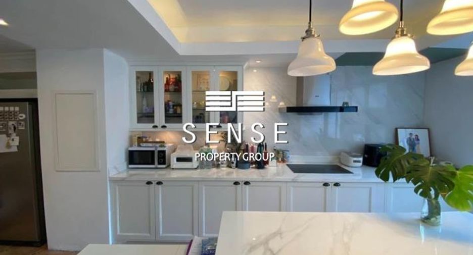 For rent 3 bedrooms townhouse in Watthana, Bangkok