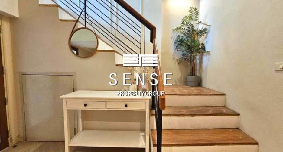 For rent 3 bedrooms townhouse in Watthana, Bangkok