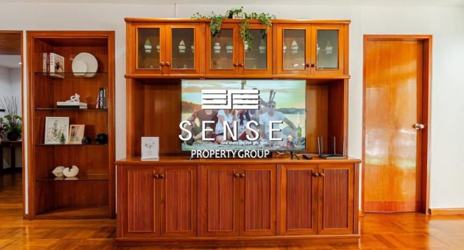 For rent 4 bedrooms condo in Watthana, Bangkok