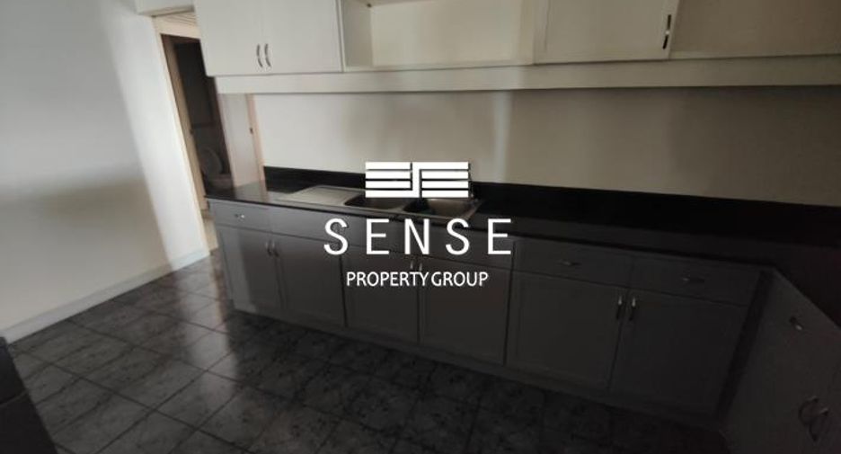 For sale 4 bedrooms condo in Watthana, Bangkok