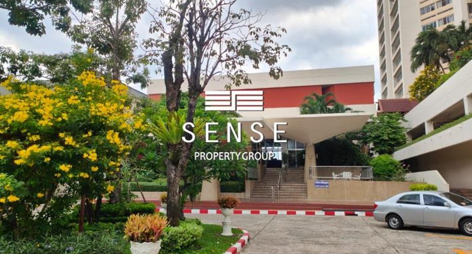 For sale 4 bedrooms condo in Watthana, Bangkok