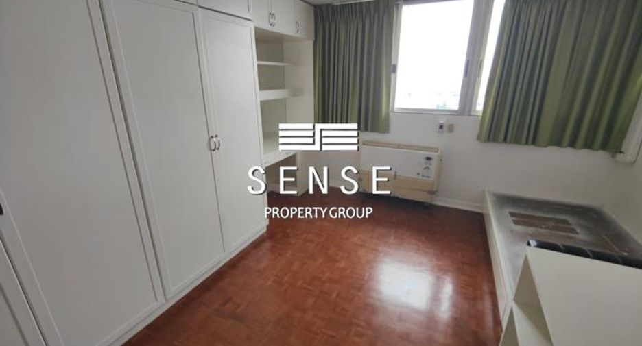 For sale 4 bedrooms condo in Watthana, Bangkok