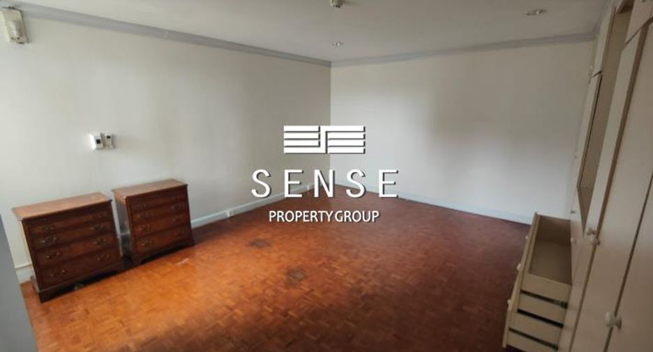 For sale 4 bedrooms condo in Watthana, Bangkok