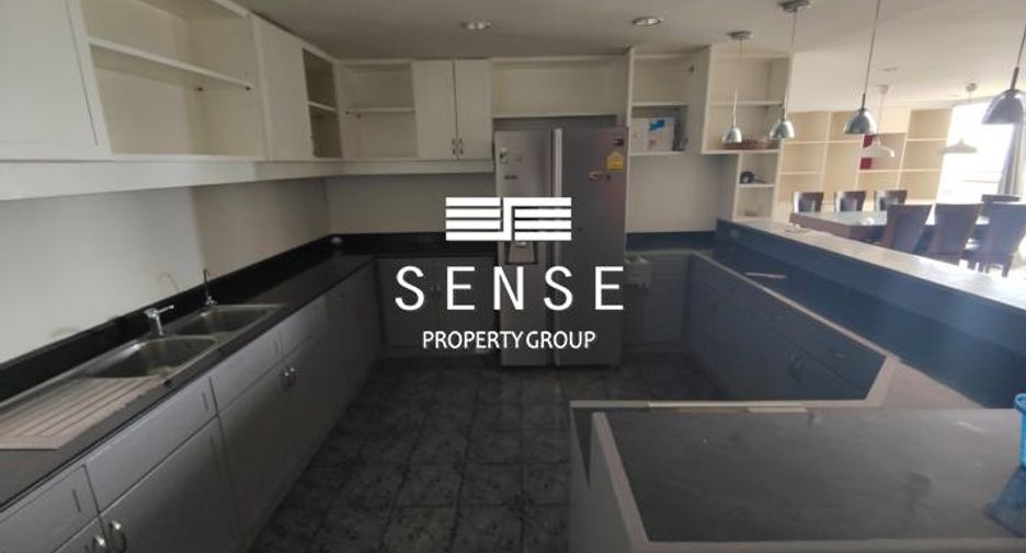 For sale 4 bedrooms condo in Watthana, Bangkok