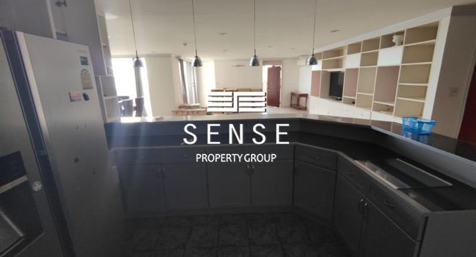 For sale 4 bedrooms condo in Watthana, Bangkok