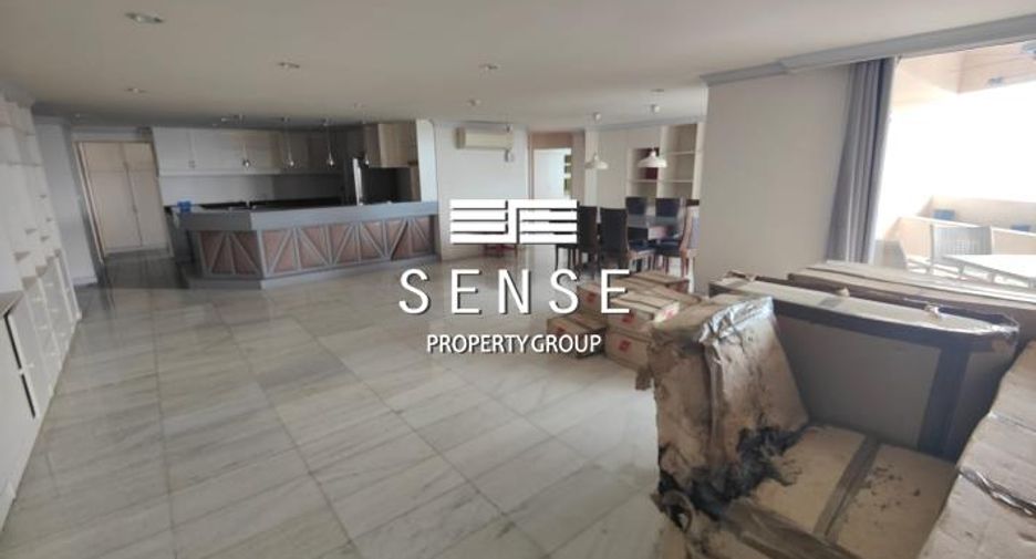 For sale 4 bedrooms condo in Watthana, Bangkok