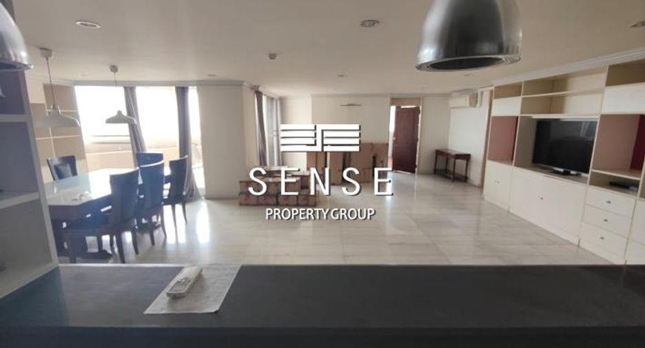 For sale 4 bedrooms condo in Watthana, Bangkok