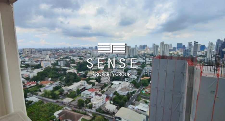 For sale 4 bedrooms condo in Watthana, Bangkok