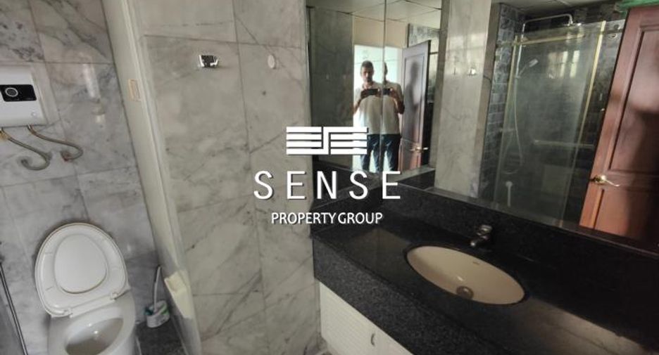 For sale 4 bedrooms condo in Watthana, Bangkok