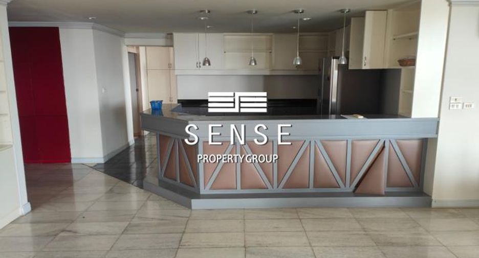 For sale 4 bedrooms condo in Watthana, Bangkok