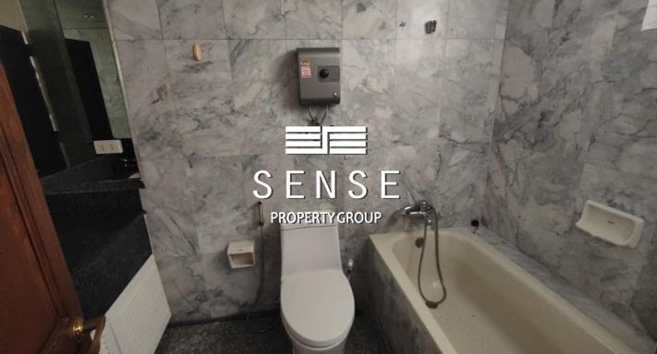 For sale 4 bedrooms condo in Watthana, Bangkok