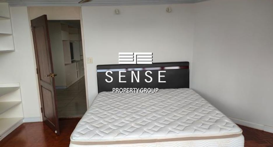 For sale 4 bedrooms condo in Watthana, Bangkok