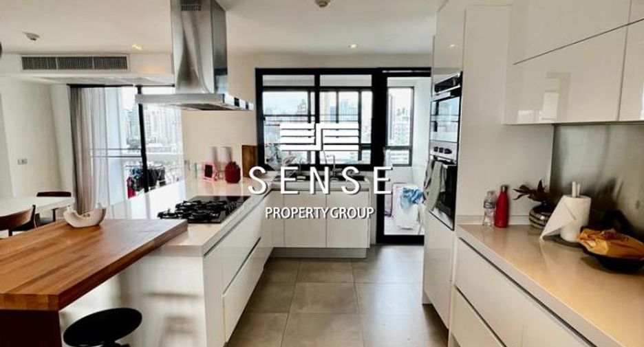 For rent 3 bedrooms condo in Watthana, Bangkok