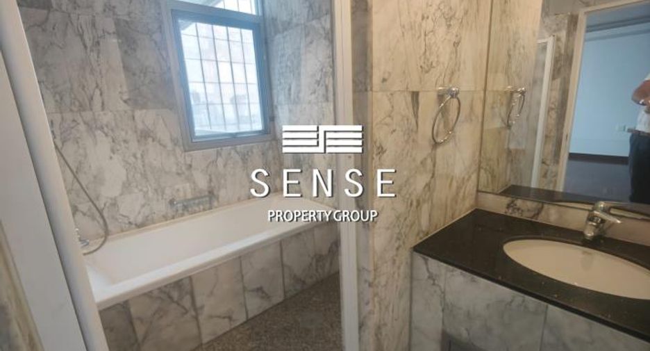 For rent 3 bedrooms condo in Watthana, Bangkok
