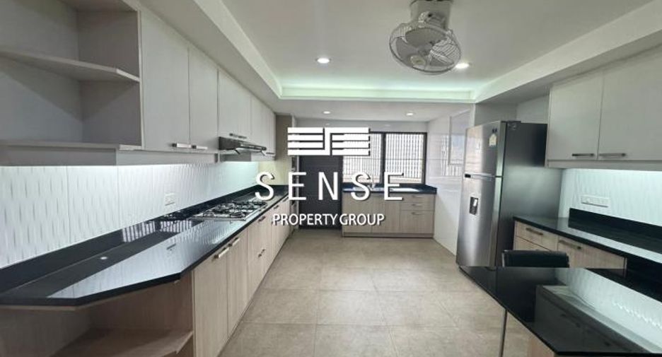 Condo en alquiler de 3 habitaciones en Khlong Toei, Bangkok