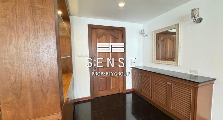 Condo en alquiler de 3 habitaciones en Khlong Toei, Bangkok