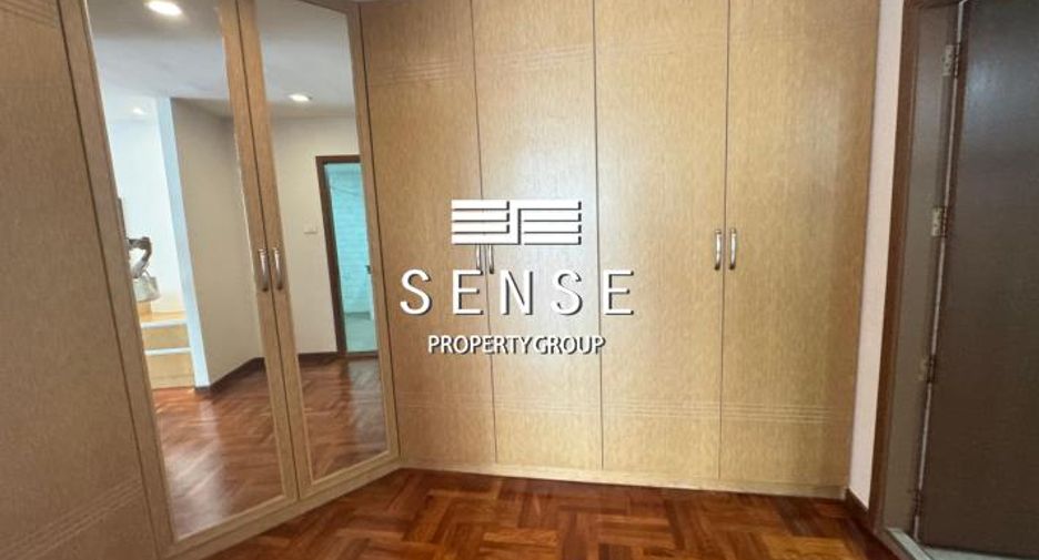 Condo en alquiler de 3 habitaciones en Khlong Toei, Bangkok