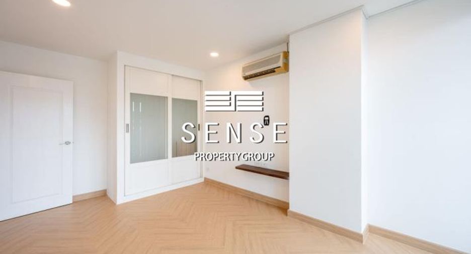 For sale 3 bedrooms condo in Yan Nawa, Bangkok