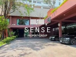 Casa en alquiler de 6 habitaciones en Khlong Toei, Bangkok