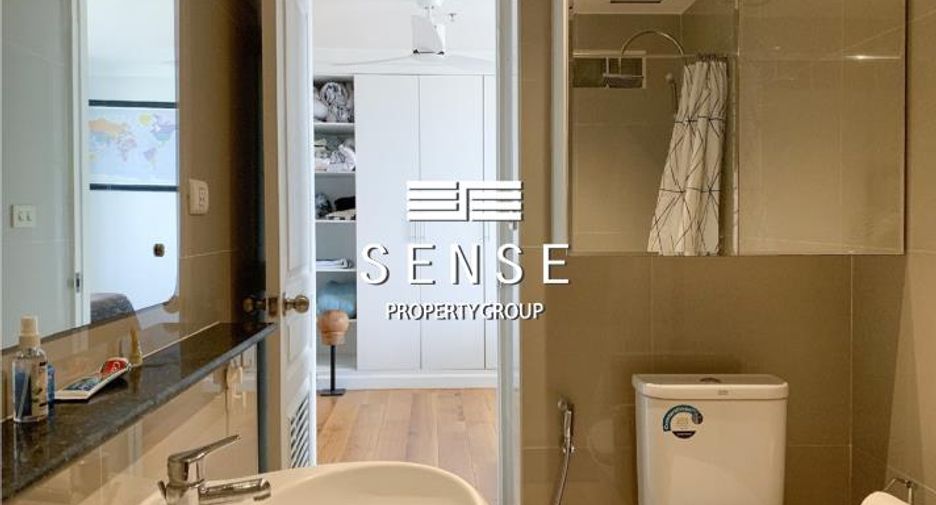 For sale 3 bedrooms condo in Khlong Toei, Bangkok