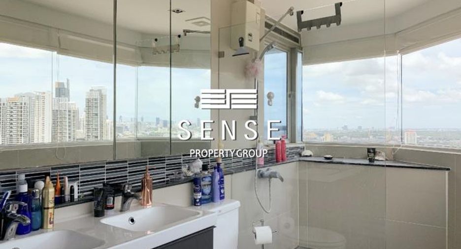 For sale 3 bedrooms condo in Khlong Toei, Bangkok