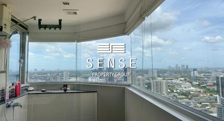 For sale 3 bedrooms condo in Khlong Toei, Bangkok