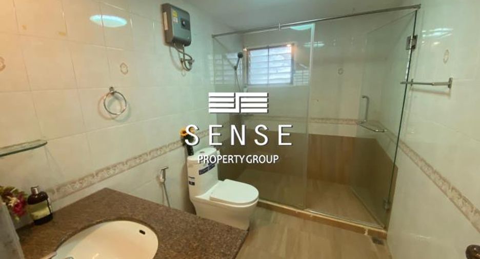 For sale 3 bedrooms condo in Khlong Toei, Bangkok