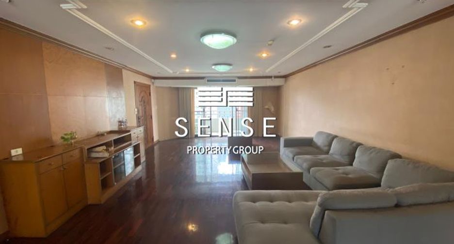 For sale 3 bedrooms condo in Khlong Toei, Bangkok