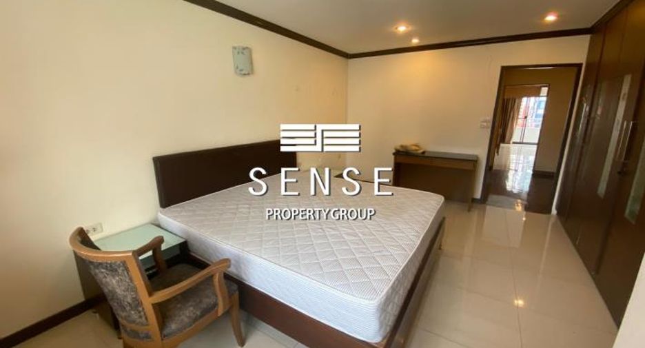 For sale 3 bedrooms condo in Khlong Toei, Bangkok