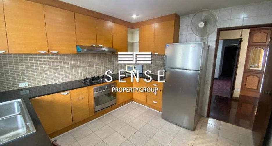 For sale 3 bedrooms condo in Khlong Toei, Bangkok