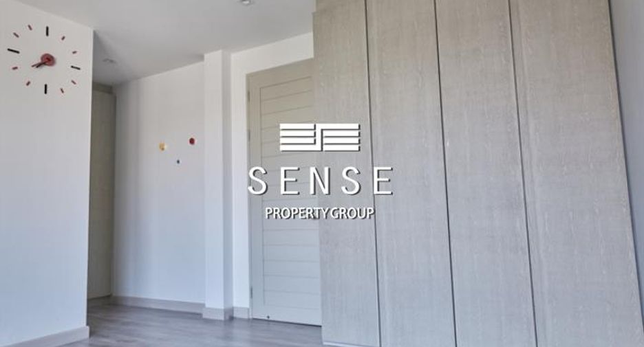 For rent 3 bedrooms townhouse in Watthana, Bangkok