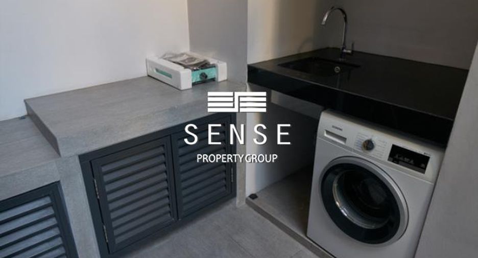 For rent 3 bedrooms townhouse in Watthana, Bangkok