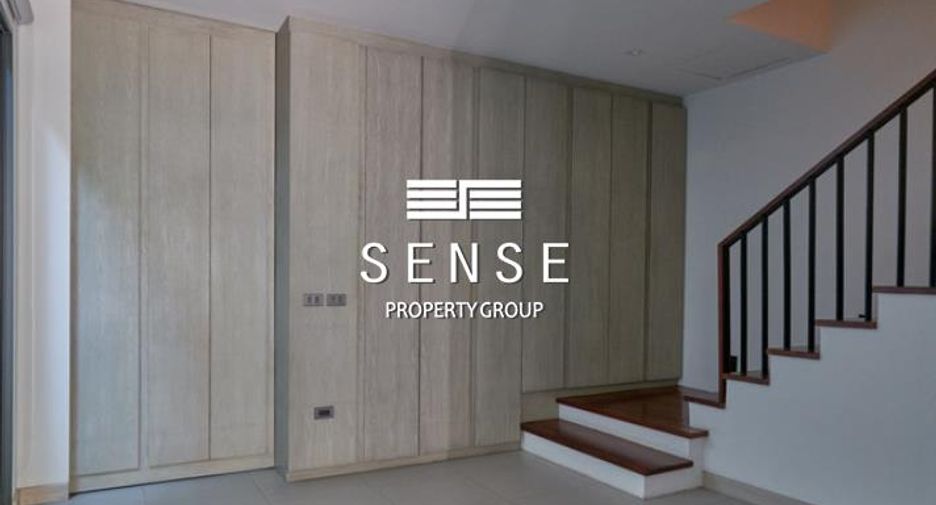 For rent 3 bedrooms townhouse in Watthana, Bangkok