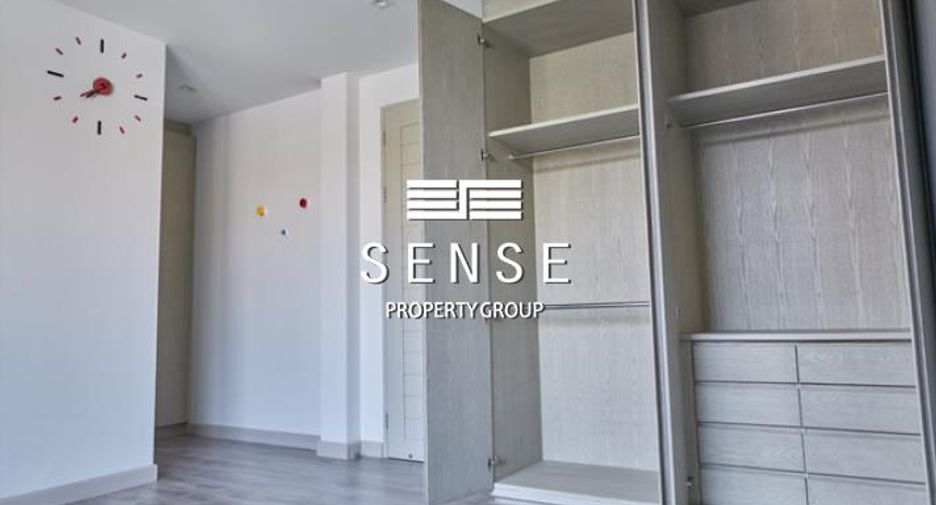 For rent 3 bedrooms townhouse in Watthana, Bangkok