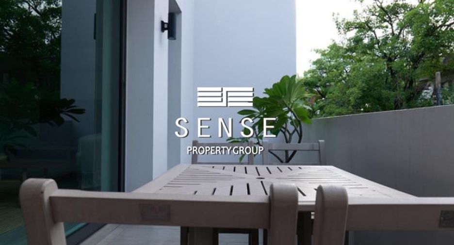 For rent 3 bedrooms townhouse in Watthana, Bangkok