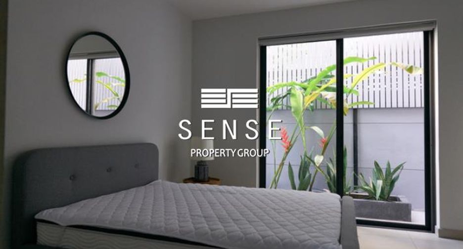 For rent 3 bedrooms townhouse in Watthana, Bangkok