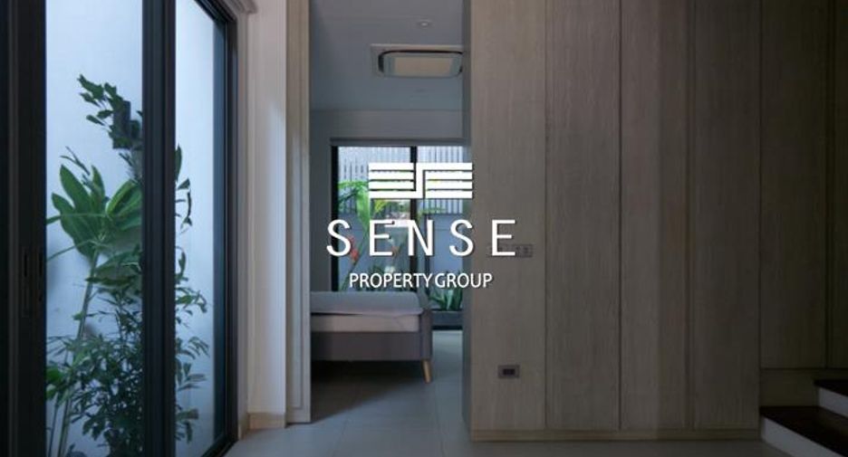 For rent 3 bedrooms townhouse in Watthana, Bangkok