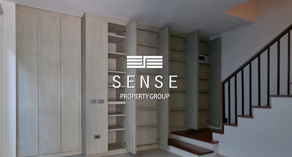 For rent 3 bedrooms townhouse in Watthana, Bangkok