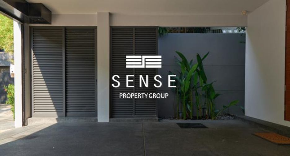 For rent 3 bedrooms townhouse in Watthana, Bangkok