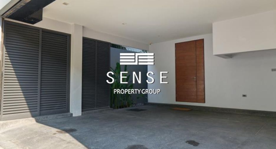 For rent 3 bedrooms townhouse in Watthana, Bangkok