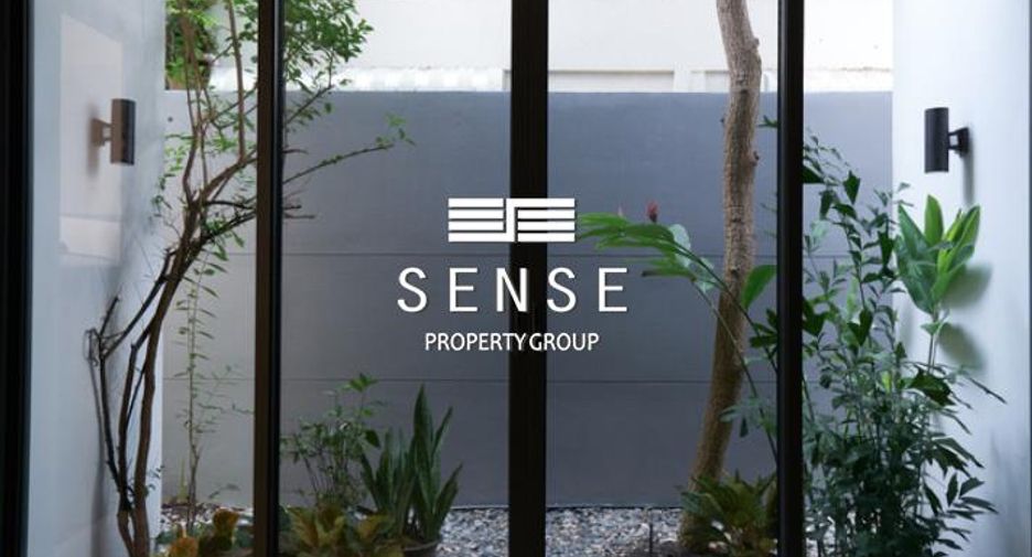 For rent 3 bedrooms townhouse in Watthana, Bangkok