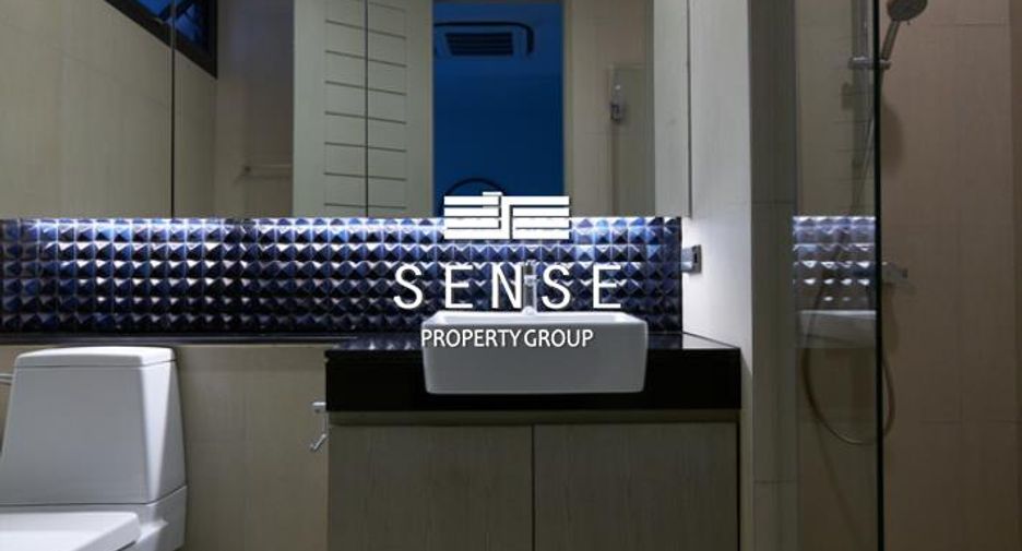 For rent 3 bedrooms townhouse in Watthana, Bangkok