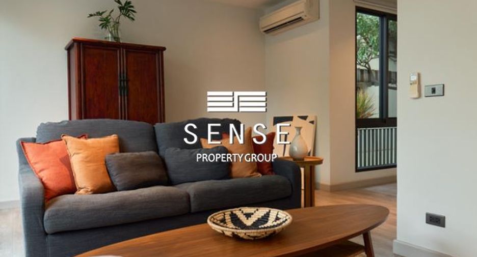 For rent 3 bedrooms townhouse in Watthana, Bangkok