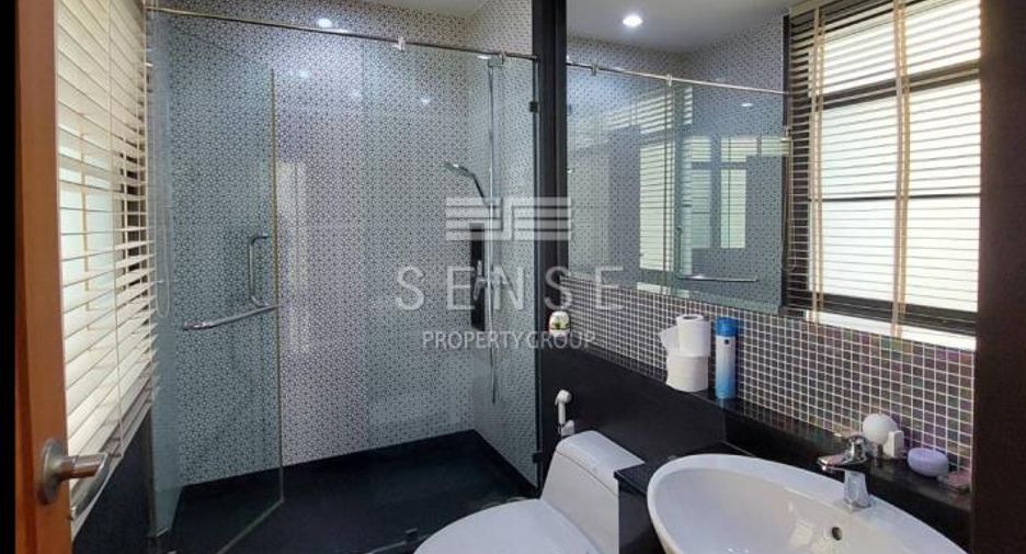 Haus zur Miete mit 3 Zimmer in Khlong Toei, Bangkok