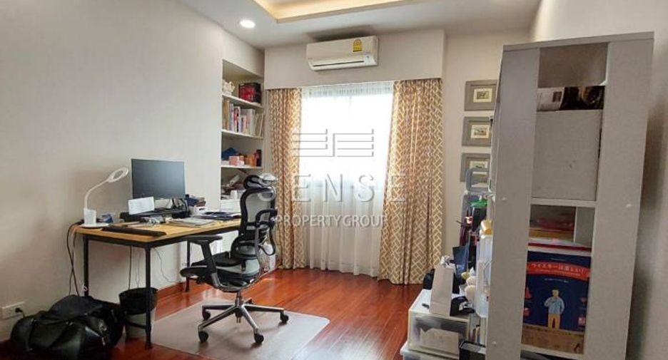 Haus zur Miete mit 3 Zimmer in Khlong Toei, Bangkok