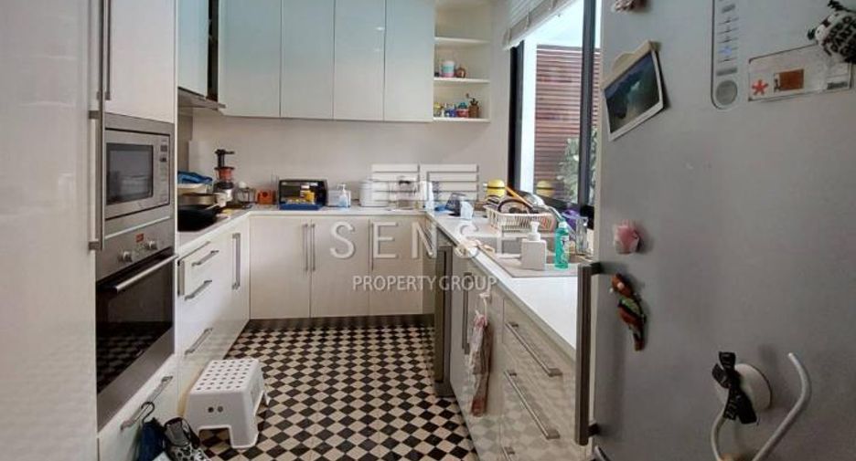 Haus zur Miete mit 3 Zimmer in Khlong Toei, Bangkok