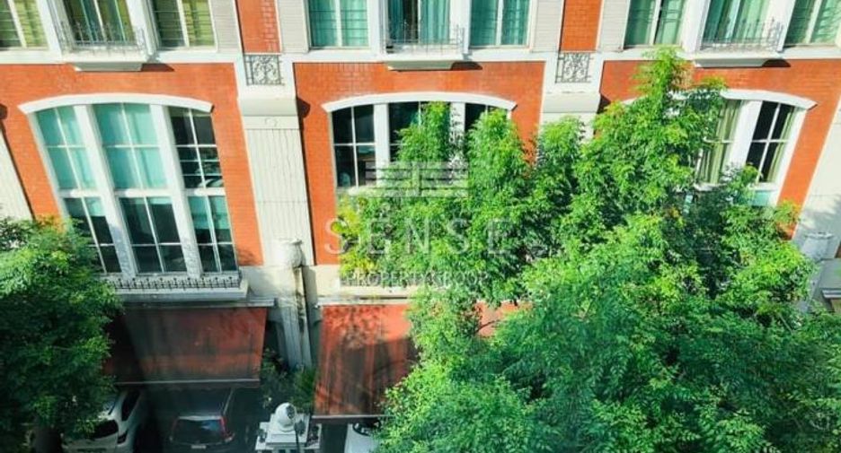 For rent 4 bedrooms house in Khlong Toei, Bangkok