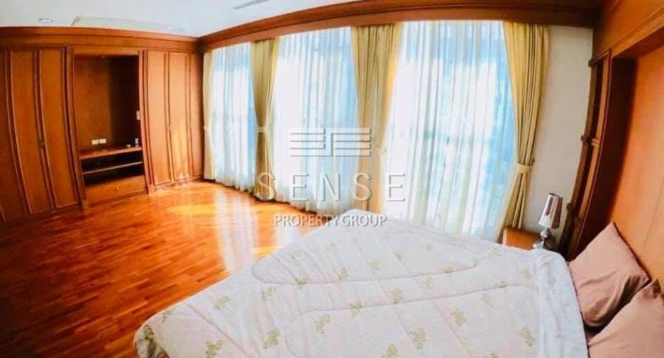 For rent 4 bedrooms house in Khlong Toei, Bangkok